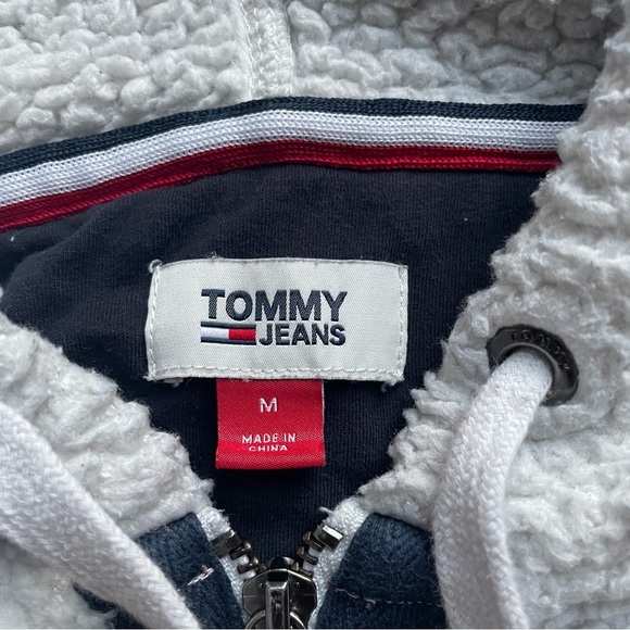 Tommy Hilfiger women’s full zip jacket sweater with hood size Medium - Picture 4 of 5